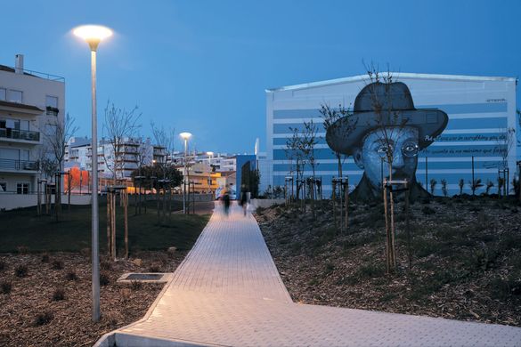 Парковий світлодіодний світильник Schreder Zela LED 38 Вт WW
