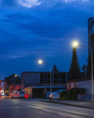 Світлодіодний вуличний світильник Schreder Ampera Midi 70 Вт