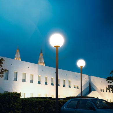 Парковий світлодіодний світильник BEGA LED Luminaires Model 14 потужністю від 13 Вт до 54 Вт